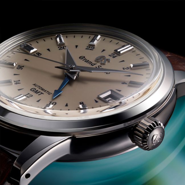GrandSeiko-SBGM221-0-automatic
