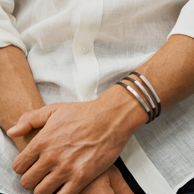 Joerg_Heinz_2024-Look_01-0026_0.Herrenschmuck.WG.schwarz.Kombination.JuwelierRothUlm