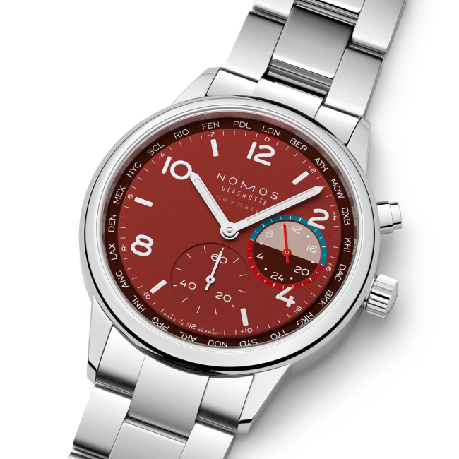 Nomos.0790_S5_Club_Sport_neomatik_Weltzeit_Magma_3A_Juwelier.Roth.Ulm